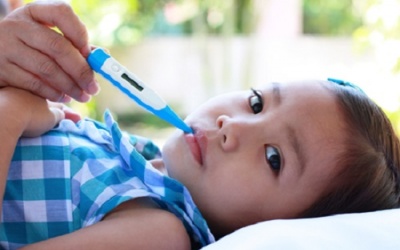 Những lưu ý mẹ buộc phải nhớ khi chăm trẻ bị sốt xuất huyết