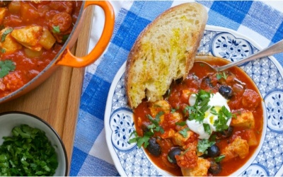 Gà hầm xúc xích Chorizo thơm ngon, bổ dưỡng cho người già