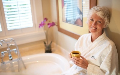 Tắm sai cách mùa Đông, người già dễ đột quỵ