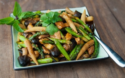 Ngô non xào nấm, măng tây - Món chay nhìn là muốn ăn ngay 