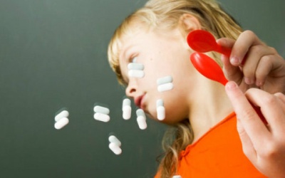 Làm gì khi trẻ dùng kháng sinh trị viêm họng 2 ngày mà không đỡ?