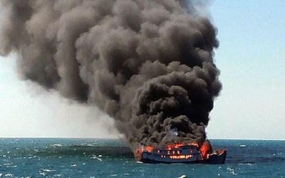 Cháy tàu, 7 thuyền viên nhảy xuống biển