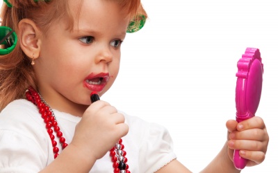 Chì trong son môi có thực sự đáng ngại?