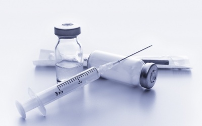 Đặt cọc để được… tiêm vaccine