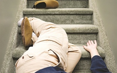 Tè dầm trong đêm - Ra ngoài dễ ngã như chơi