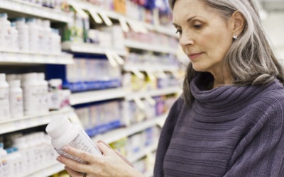 Phụ nữ mãn kinh nên bổ sung bao nhiêu calci mỗi ngày?