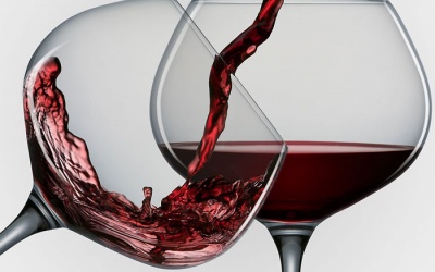 Uống rượu vừa phải: Cứu tinh cho bệnh Alzheimer!