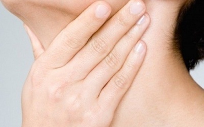 Vì sao trời lạnh hay bị đau rát họng?