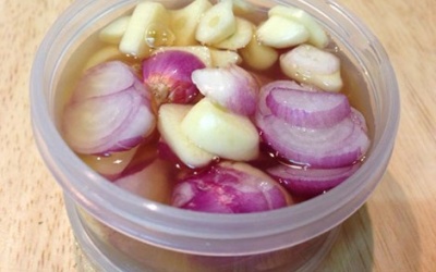 Có nên trị ho bằng siro mật ong, hành tím và tỏi?