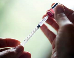 Táo bón sau tiêm insulin dùng thuốc gì điều trị?