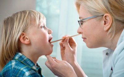 Bé vừa nạo VA nên chăm sóc thế nào?