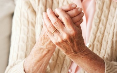 Bệnh nhân viêm khớp dạng thấp nên và không nên ăn gì?