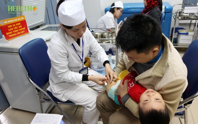 Vaccine 'xách tay' gây nguy hại đến tính mạng trẻ?