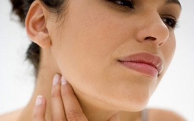 Xoa bóp chữa bệnh viêm họng mạn tính