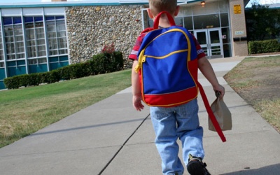 Đau lưng ở trẻ em liệu có giống đau lưng ở người lớn?