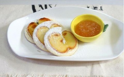 Học cách làm bánh pancake táo thơm ngọt và quyến rũ