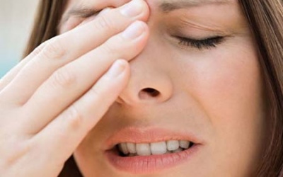 Mụn mọc trong mũi phải làm sao?