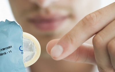 Dùng bao sai cách: Thà không đeo còn hơn!