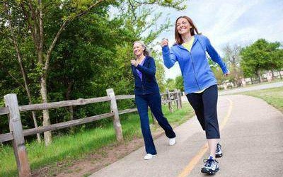 Nên đi bộ 30 phút hay một giờ?