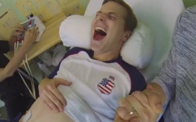 Phản ứng của đàn ông khi thử cơn đau đẻ