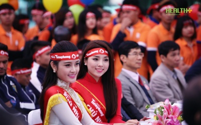 Kỳ Duyên, Huyền My xinh tươi đi hiến máu