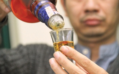 Chọn rượu ngày Tết: Làm sao để 'tránh' được rượu có cồn gây ngộ độc?
