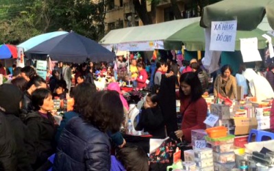 Đang diễn ra Hội chợ Làm cha mẹ mua sắm thoả thích