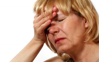 Khô hạn tiền mãn kinh: Bổ sung nội tiết tố thế nào?