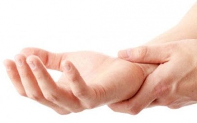 Tay tê lạnh - dấu hiệu nguy hiểm chớ xem thường