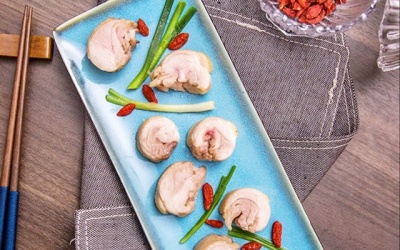 Đùi gà hấp ngâm rượu, kỷ tử bồi bổ cơ thể ngày giá rét 