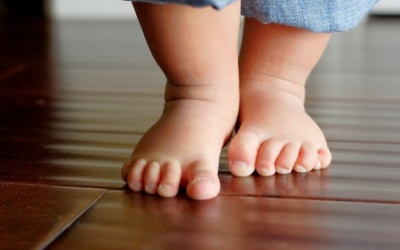 Trẻ đi nhón gót chân có nguy hiểm?