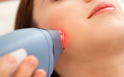 Chiếu tia laser để trị bệnh thần kinh