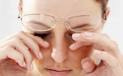 Bỗng nhiên ngứa mắt, có thể viêm kết mạc mùa Xuân