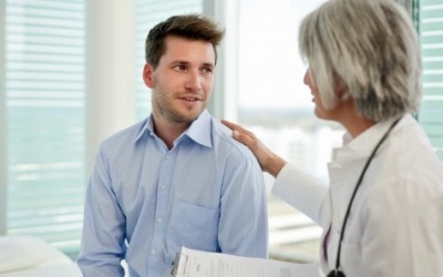 Đang dùng TPCN hỗ trợ điều trị vô sinh có được uống rượu bia?