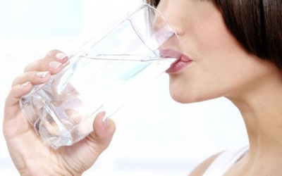 Nước lọc hay nước ép trái cây tốt hơn?