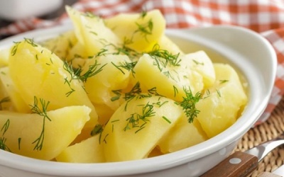 6 loại rau củ giàu dinh dưỡng hơn khi luộc