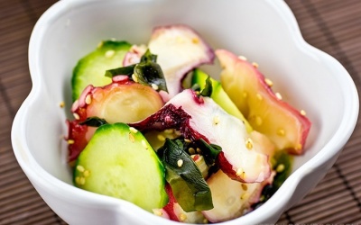 Trổ tài làm salad bạch tuộc trong 15 phút