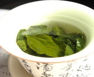 Nên tránh uống trà xanh sau khi ăn thịt đỏ