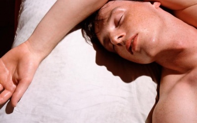 Đổ nhiều mồ hôi cả ngày và đêm có phải là bệnh?