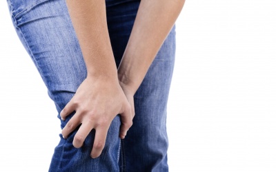 Đầu gối đau nhức và tê cứng phải làm sao?
