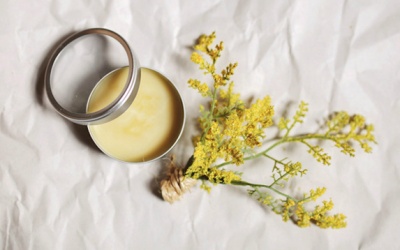 Cách làm nước hoa khô sáp ong đáng yêu và nhỏ gọn