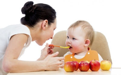 6 nên và 3 cấm trong ăn uống với trẻ bị tiêu chảy