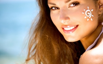 Dùng kem chống nắng có phải tẩy trang không?