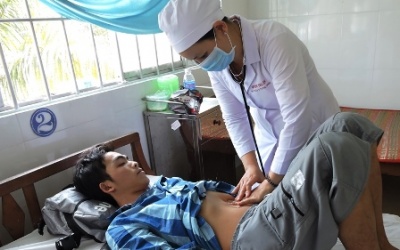 Nhập viện cấp cứu sau khi uống nước để qua đêm