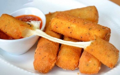 Phô mai que chiên giòn thơm ngậy: Ăn cả đĩa vẫn thèm!