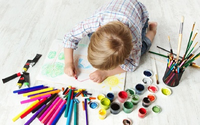 Tự làm bút màu sáp ong 'made by me' đáng yêu tặng bé