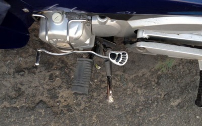 Bức xúc quy định đi xe máy không gạt chống chân bị phạt 3 triệu