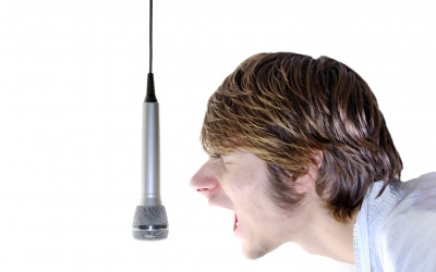 Không hát lên nốt cao được do chấn thương thanh quản phải làm sao?