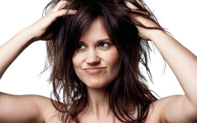 8 cách ngăn ngừa mụn trên da đầu hiệu quả