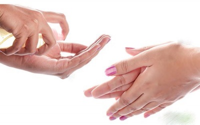 Nguy hiểm: Rối loạn nội tiết tố do lạm dụng nước rửa tay khô